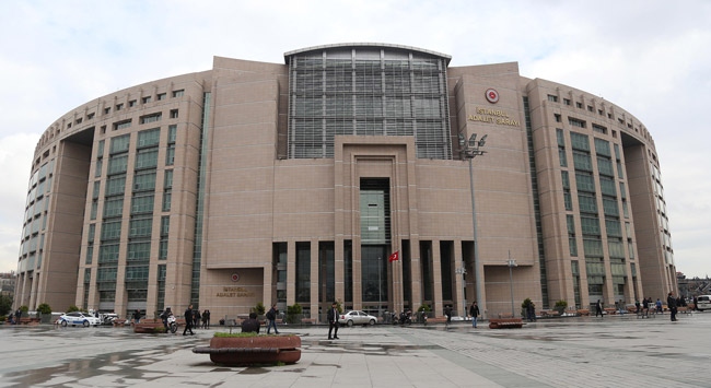 Sağır ve dilsiz çocuğa işkenceyi kameraya alıp abisine gönderdi