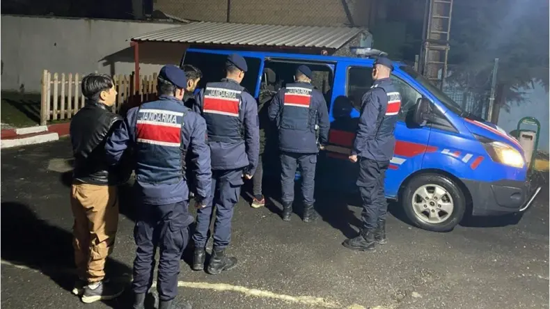 Büyükşehirlerde yapılan denetimlerde 144 düzensiz göçmen yakalandı