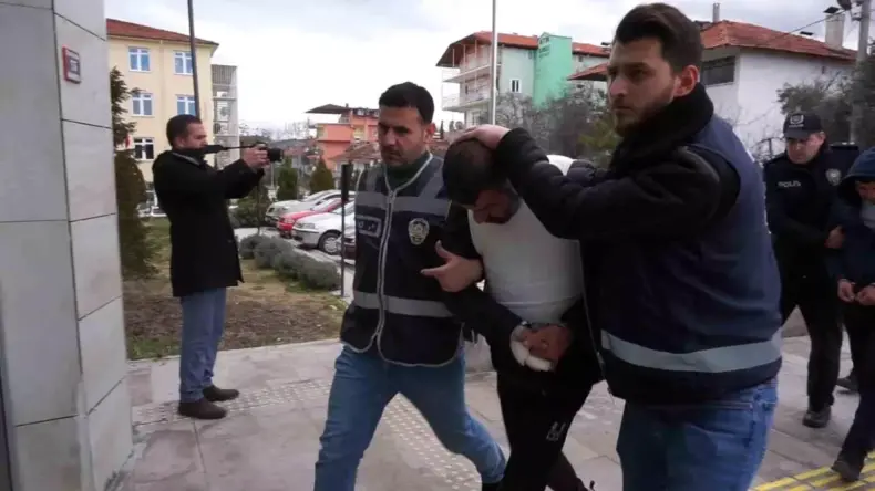 Burdur’da cinayet davasında gergin anlar
