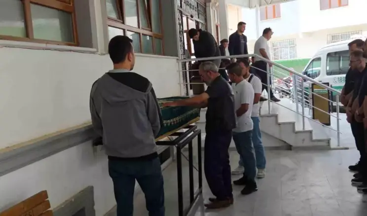 25 Yaşındaki Genç Adam Baltayla Öldürüldü