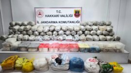 Hakkari’de 121 kilo uyuşturucu ele geçirildi