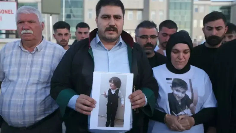 Kars’ta 6 yaşındaki Çocuğun Ölümü: Sanıklar Yargılanıyor