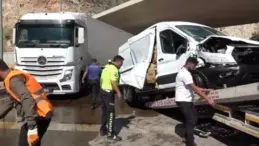 Amasya’da Tır ile Kamyonet Çarpıştı